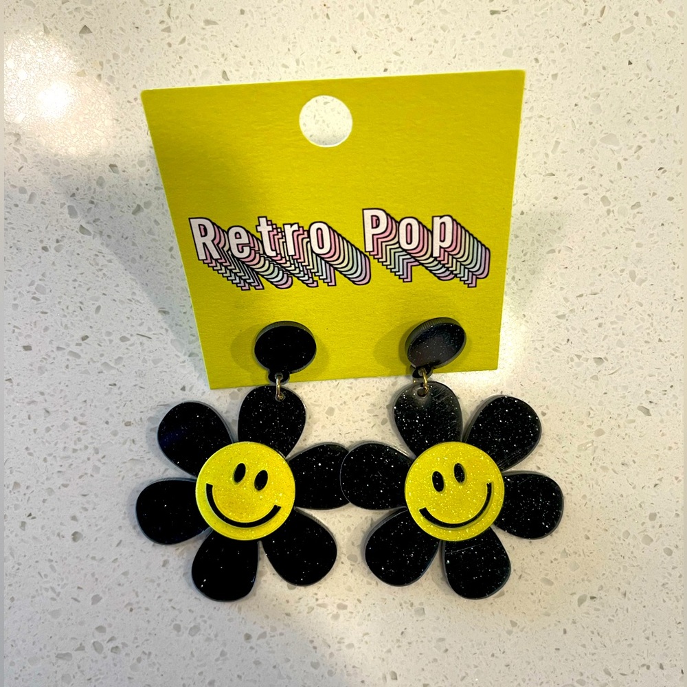 😃🌼 Takashi Inspired, Glittery Smiley Face Flower Earrings 🌼😃